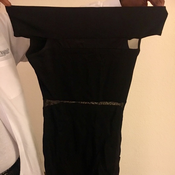 Fashion Nova side to side black sexy/classy dress - Picture 5 of 6